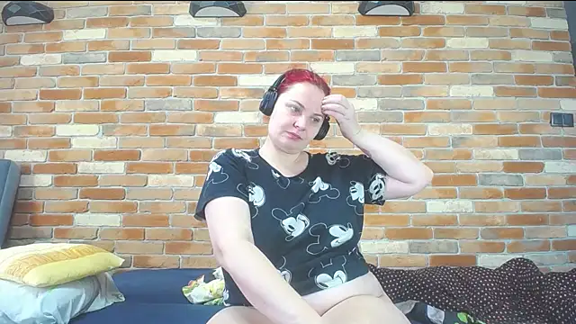 Snapshot of Lusttymommy chatting on 12-13-24, 09:24 Lusttymommy online show from 12-13-24, 09:24
