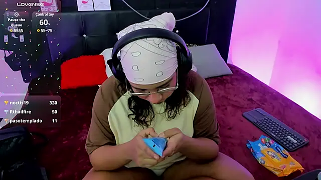 Snapshot of im_angels77 chatting on 02-21-25, 04:51 im angels77 online show from 02-21-25, 04:51