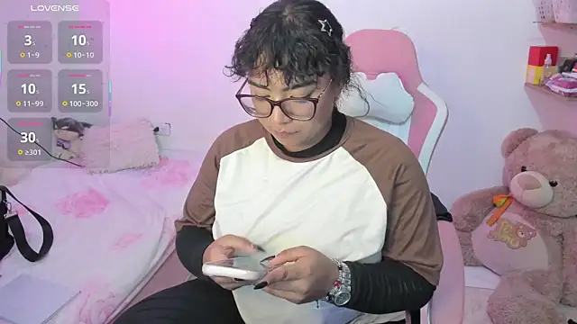 Snapshot of im_angels77 chatting on 09-19-25, 04:16 im angels77 online show from 09-19-25, 04:16