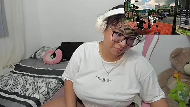 Snapshot of im_angels77 chatting on 10-29-25, 04:33 im angels77 online show from 10-29-25, 04:33