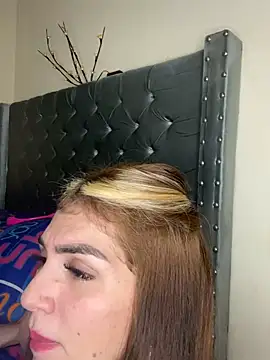 Snapshot of Emmy_flow chatting on 02-21-25, 03:23 Emmy flow online show from 02-21-25, 03:23