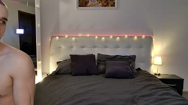 Snapshot of Frank07021 chatting on 11-14-25, 12:58 Frank07021 online show from 11-14-25, 12:58