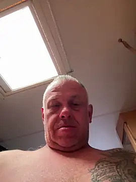 JakubW79 online show from 05-06-26, 04:00