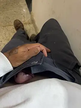 Snapshot of kaiqueeeh_90 chatting on 02-24-25, 02:19 kaiqueeeh 90 online show from 02-24-25, 02:19