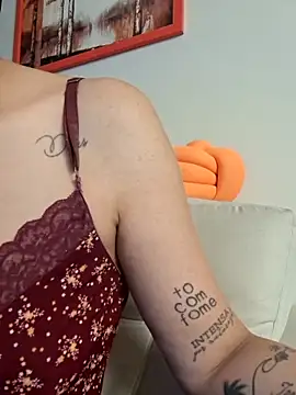 Snapshot of MusaaMel chatting on 10-15-25, 09:56 MusaaMel online show from 10-15-25, 09:56