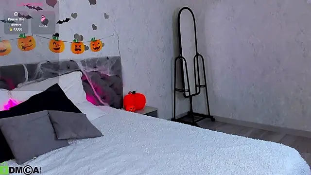 Blossom Sonya online show from 10-30-25, 01:04