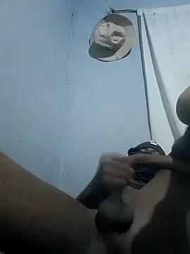 Snapshot of smalldick643 chatting on 04-03-26, 11:11 smalldick643 online show from 04-03-26, 11:11