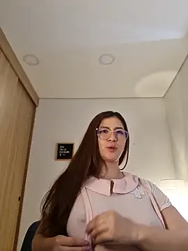 Snapshot of Rachel_t_ chatting on 10-18-25, 04:53 Rachel t online show from 10-18-25, 04:53