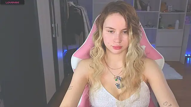 doll barbieee online show from 06-16-26, 04:40
