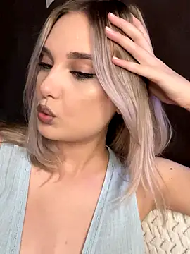 Snapshot of Alisa_Rise chatting on 09-21-25, 09:36 Alisa Rise online show from 09-21-25, 09:36