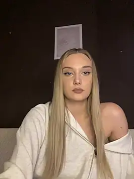 Snapshot of Alisa_Rise chatting on 02-23-25, 07:38 Alisa Rise online show from 02-23-25, 07:38