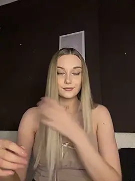 Snapshot of Alisa_Rise chatting on 02-21-25, 03:43 Alisa Rise online show from 02-21-25, 03:43