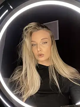 Snapshot of Alisa_Rise chatting on 02-26-25, 08:15 Alisa Rise online show from 02-26-25, 08:15