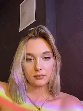 Snapshot of Alisa_Rise chatting on 03-22-25, 01:11 Alisa Rise online show from 03-22-25, 01:11