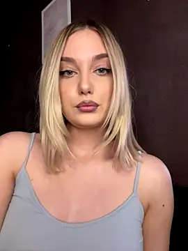 Snapshot of Alisa_Rise chatting on 11-08-25, 10:52 Alisa Rise online show from 11-08-25, 10:52