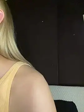 Snapshot of Alisa_Rise chatting on 02-15-25, 08:23 Alisa Rise online show from 02-15-25, 08:23