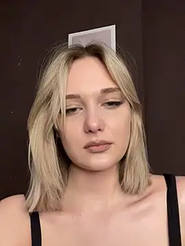 Snapshot of Alisa_Rise chatting on 03-08-25, 12:55 Alisa Rise online show from 03-08-25, 12:55