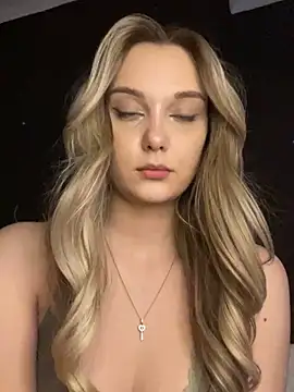 Snapshot of Alisa_Rise chatting on 02-13-25, 02:12 Alisa Rise online show from 02-13-25, 02:12