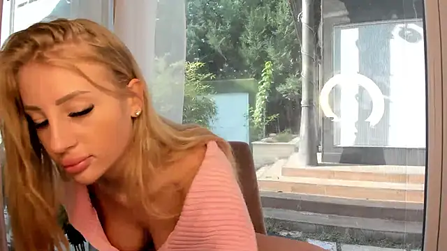 Mia  Milan online show from 10-22-25, 08:14