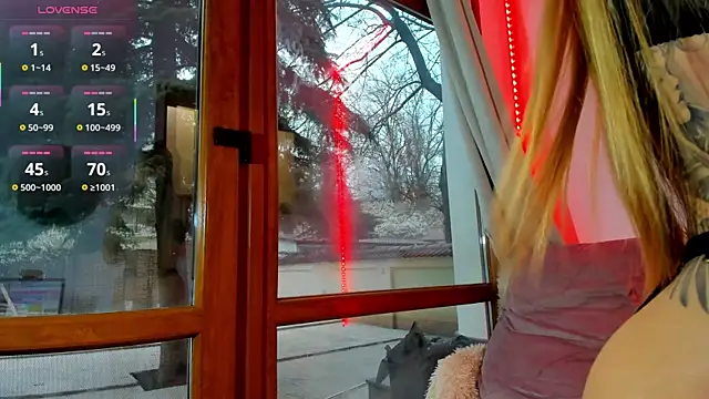 Snapshot of Mia__Milan chatting on 04-02-26, 05:14 Mia Milan online show from 04-02-26, 05:14