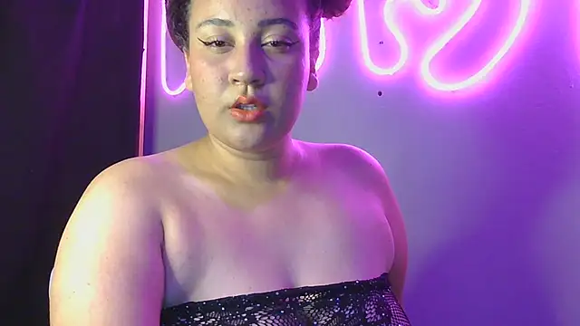 Snapshot of alexxaa96 chatting on 01-08-25, 01:53 alexxaa96 online show from 01-08-25, 01:53