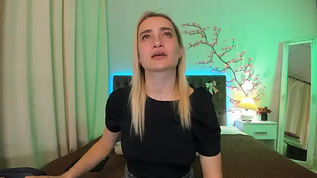 KateOwyns online show from 03-26-26, 01:42