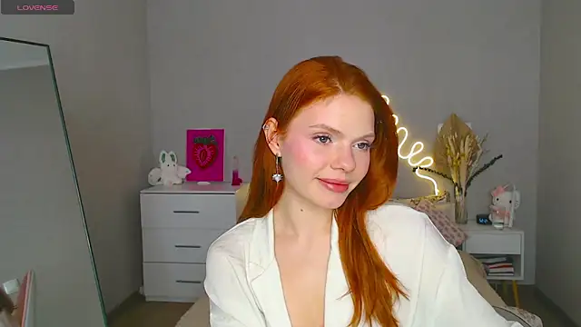 Snapshot of Red__Candy chatting on 02-13-25, 12:54 Red  Candy online show from 02-13-25, 12:54