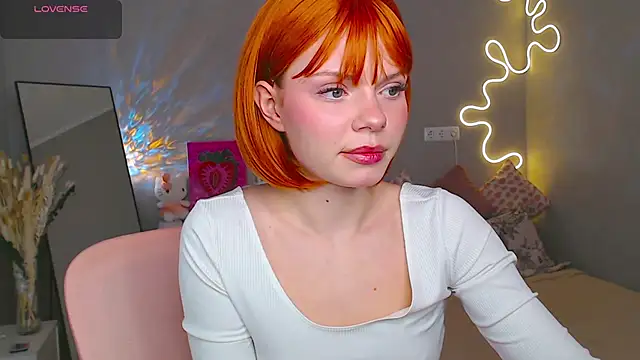 Snapshot of Red__Candy chatting on 02-25-25, 04:46 Red  Candy online show from 02-25-25, 04:46