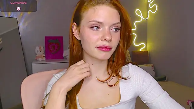 Snapshot of Red__Candy chatting on 03-06-25, 06:37 Red  Candy online show from 03-06-25, 06:37