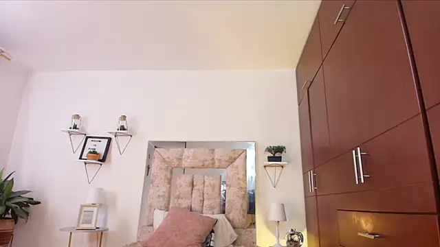 vianca cruzz online show from 10-09-25, 01:44