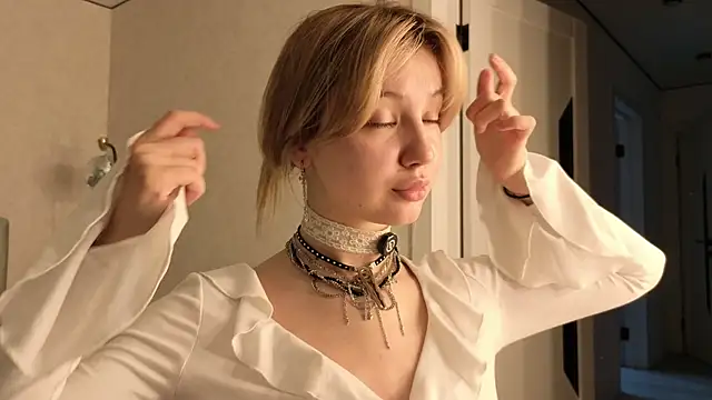 Snapshot of bonnyfloweer chatting on 06-10-26, 04:19 bonnyfloweer online show from 06-10-26, 04:19