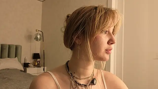 Snapshot of bonnyfloweer chatting on 05-17-26, 06:41 bonnyfloweer online show from 05-17-26, 06:41