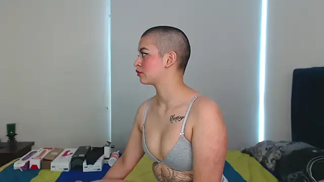Snapshot of Bitsy_Messy chatting on 02-18-25, 01:11 Bitsy Messy online show from 02-18-25, 01:11