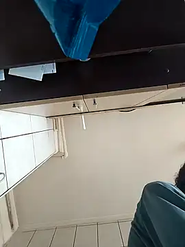 Snapshot of vulpe8400 chatting on 10-11-25, 06:25 vulpe8400 online show from 10-11-25, 06:25