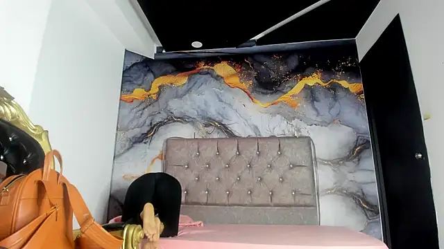 LuciaMoretti  online show from 09-12-25, 07:13