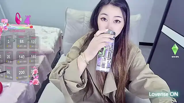 Feifei-cn online show from 10-20-25, 12:24