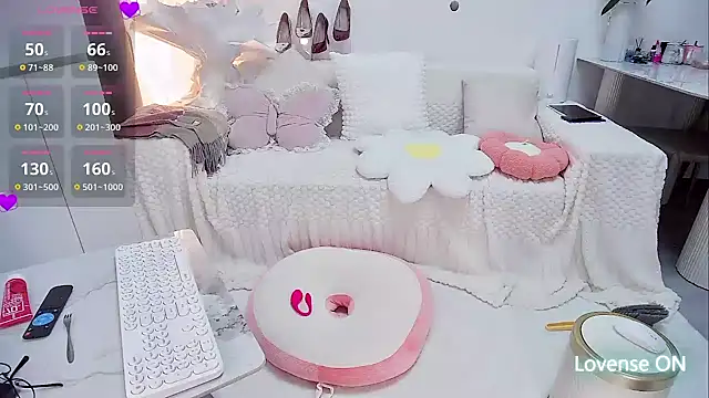 Feifei-cn online show from 11-17-25, 01:26