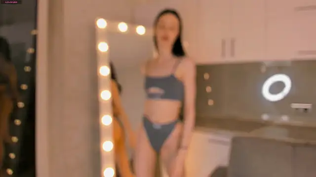 Snapshot of emilia_walton chatting on 10-24-25, 01:43 emilia walton online show from 10-24-25, 01:43