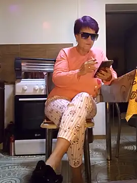 Ely Elenita online show from 11-11-25, 05:57