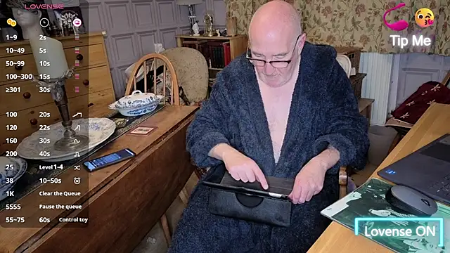 Adamdaddybear online show from 11-01-25, 09:08