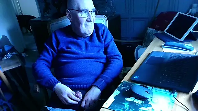 Adamdaddybear online show from 03-12-25, 03:29