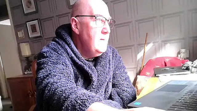 Adamdaddybear online show from 03-11-25, 09:45
