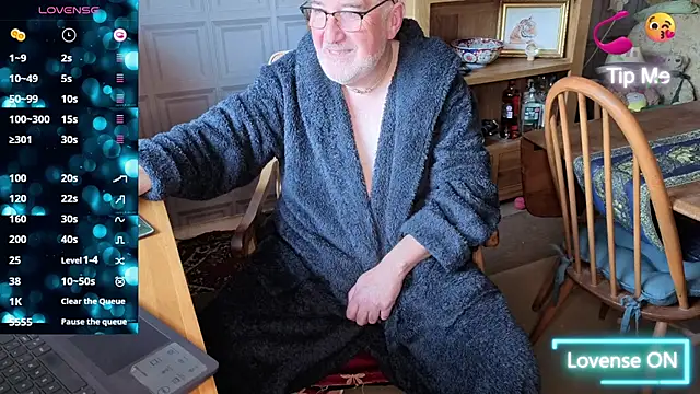 Adamdaddybear online show from 10-09-25, 08:15