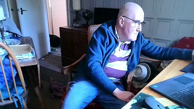 Adamdaddybear online show from 02-02-25, 01:41