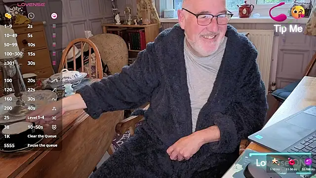 Adamdaddybear online show from 10-28-25, 07:29