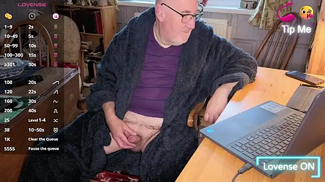 Adamdaddybear online show from 11-05-25, 08:06