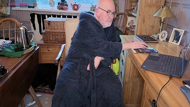 Adamdaddybear online show from 01-16-26, 08:29