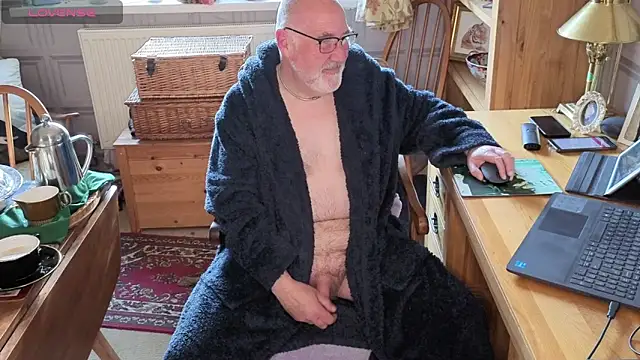 Adamdaddybear online show from 04-30-26, 07:37