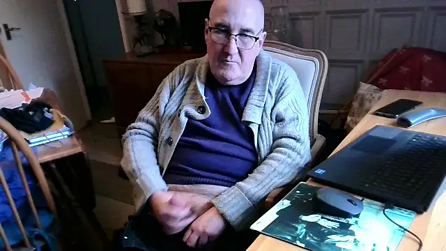 Adamdaddybear online show from 02-19-25, 03:27