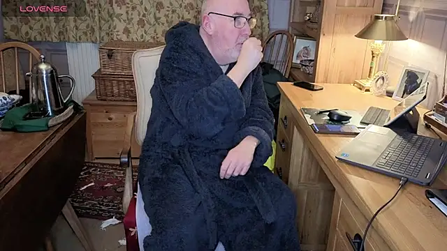 Adamdaddybear online show from 01-15-26, 07:56